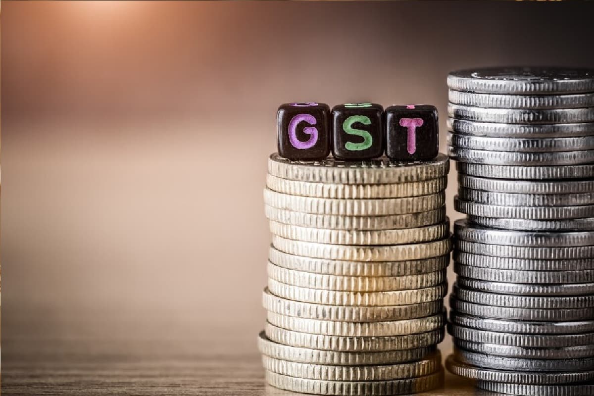 नमकीन और कैंसर की दवा हो गई सस्ती, अब हेल्थ और लाइफ इंश्योरेंस प्रीमियम की बारी