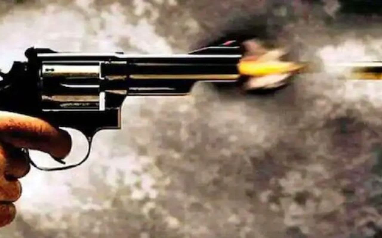 Bihar: बिजली ग्रिड के पास चली गोली, सरपंच प्रत्याशी का पति घायल , मायागंज रेफर