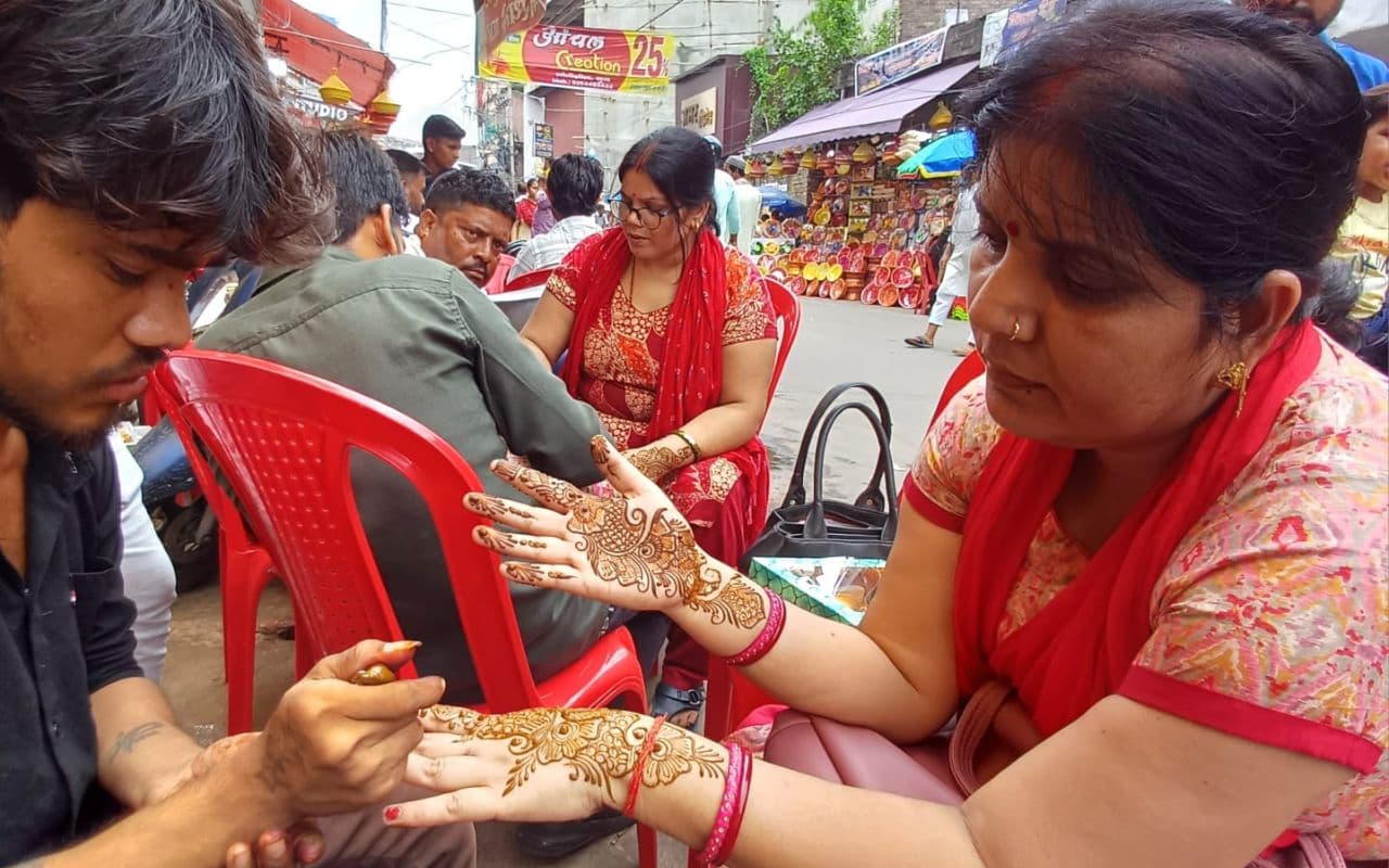 Hartalika Teej 2024: मुजफ्फरपुर में तीज पूजा की खरीदारी से रहा रौनक, इस इलाके में घंटो तक लगा जाम