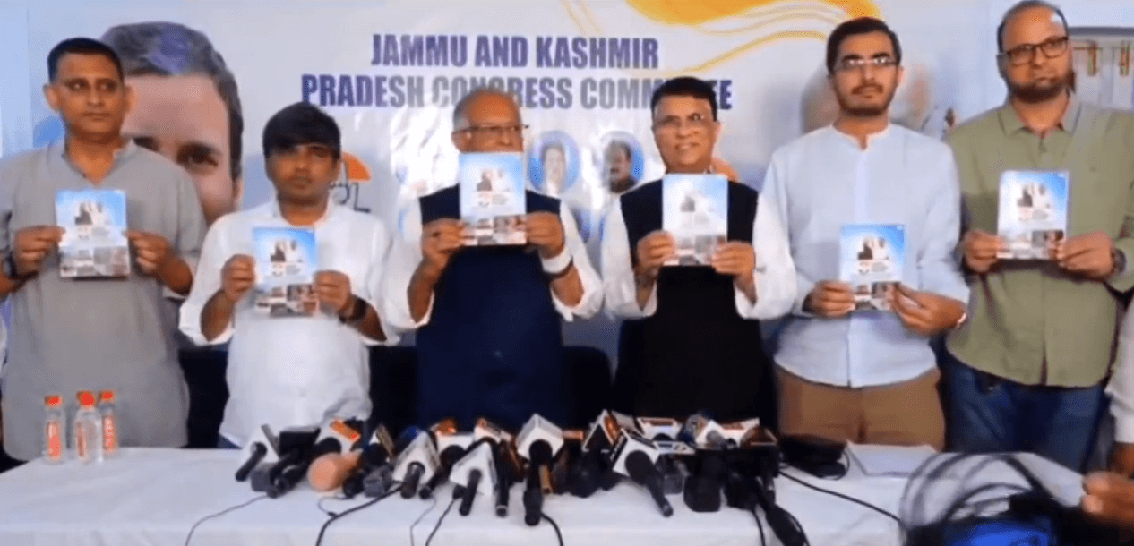 Jammu Kashmir Election: कांग्रेस ने जारी किया मेनिफेस्टो, युवाओं को हर महीने 3500 रुपये तक बेरोजगारी भत्ते का वादा