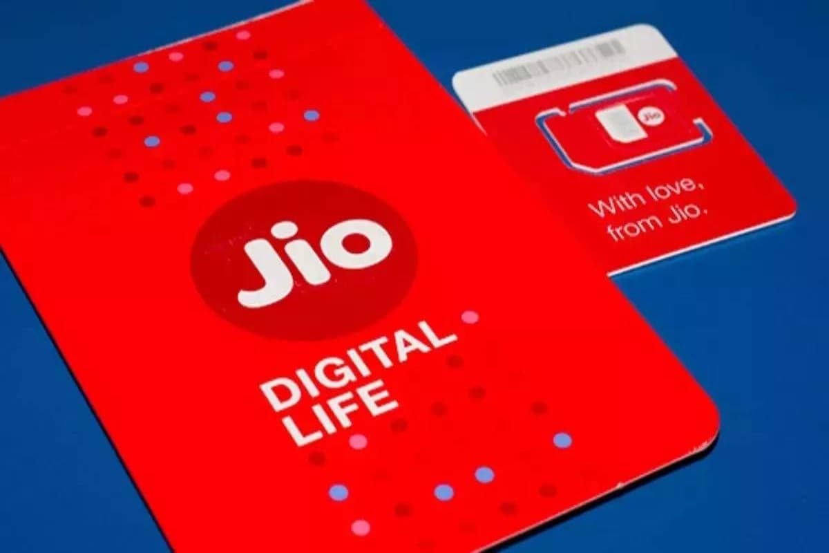 Jio Recharge Plan: एक रीचार्ज के बाद सालभर की छुट्टी, 2.5GB डेली डेटा और फ्री कॉलिंग के साथ मिलेंगे ये बेनिफिट्स