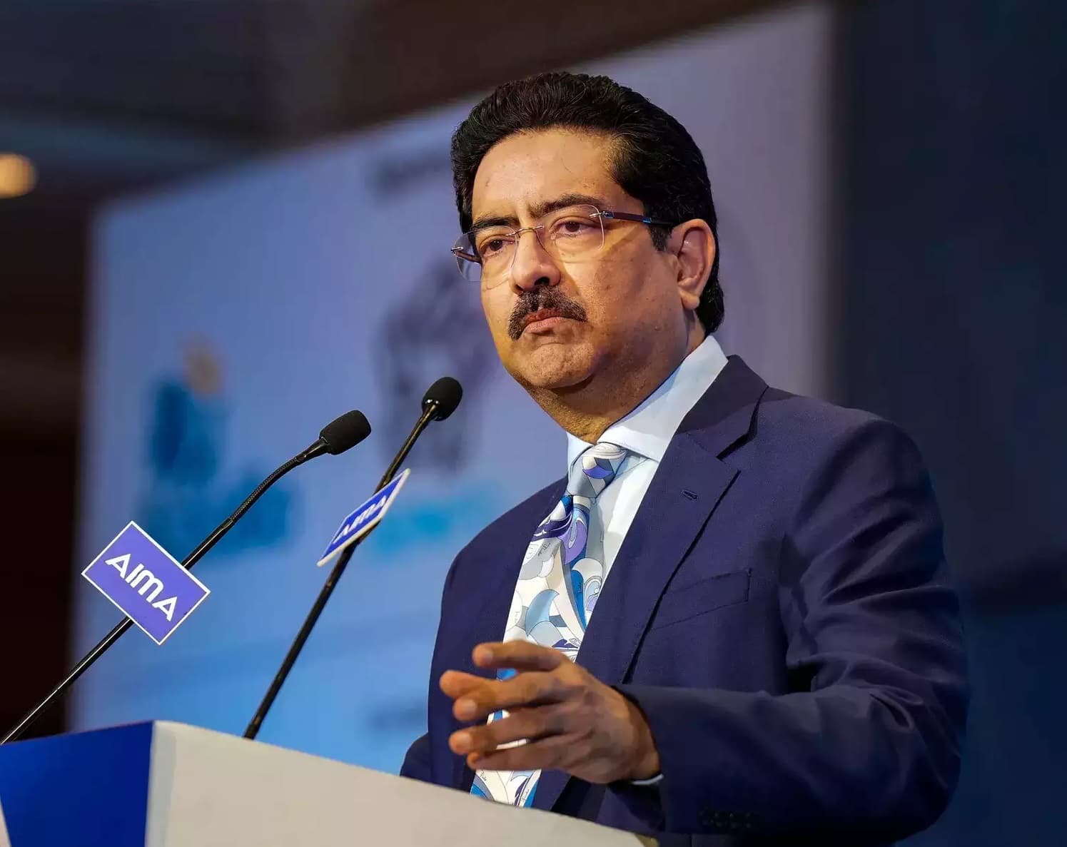 कुमार मंगलम बिड़ला ने जिस कंपनी की खरीदी हिस्सेदारी, गोल्डमैन सैक्स ने घटा दी रेटिंग