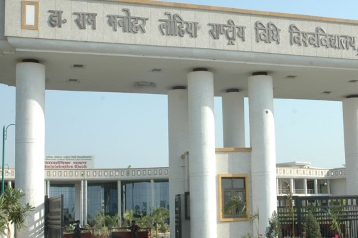 Uttar Pradesh News: IPS की बेटी की संदिग्ध हालात में मौत, हॉस्टल के कमरे में फर्श पर मिला शव