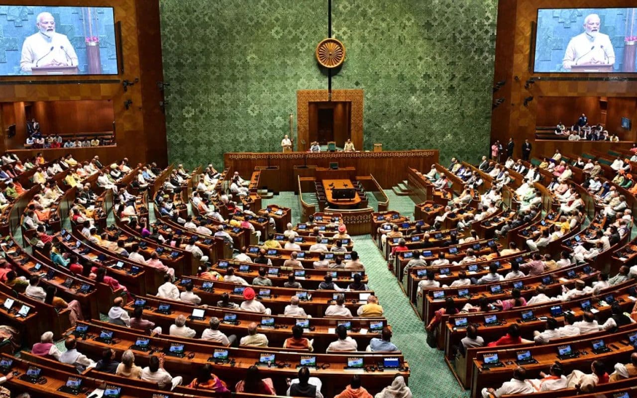 Bihar News: महज 34 हजार रुपए खर्च कर राजाराम सिंह ने लोकसभा चुनाव जीतने का रिकार्ड बनाया, जानें सांसदों का चुनावी खर्च