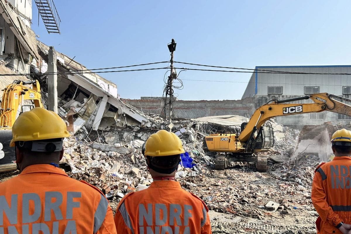 Lucknow Building Collapse: अचानक इमारत हमारे ऊपर गिर गई, घायल ने बताया क्या हुआ था