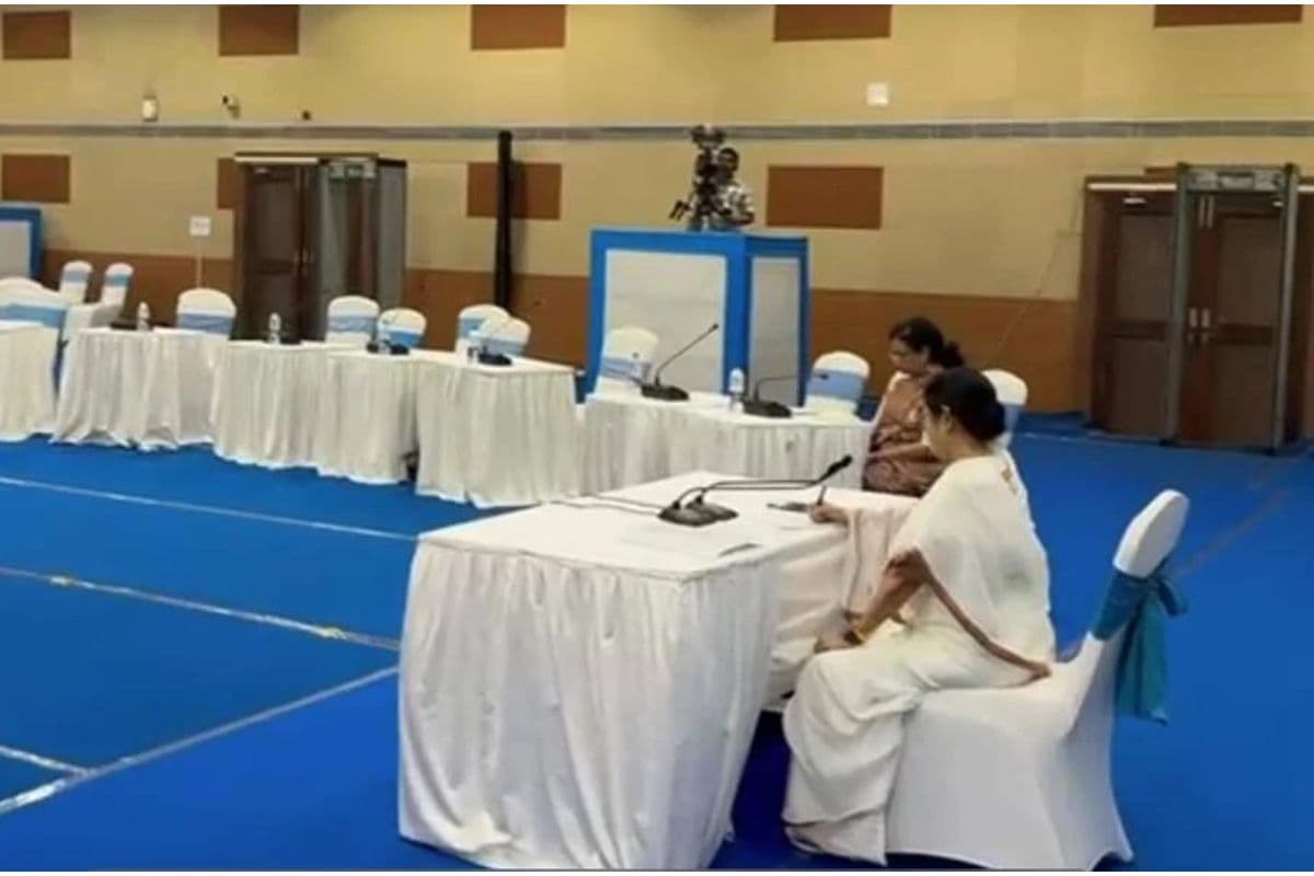 Kolkata Murder Case : जूनियर डाॅक्टर पहुंचे नबान्न, ममता बनर्जी करती रहीं इंतजार, लाइव स्क्रीनिंग पर मामला अटका