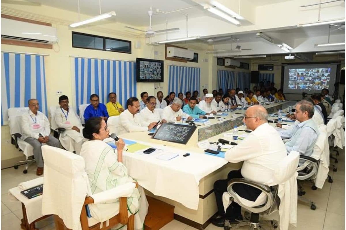 Bengal Flood : बर्दवान में बाढ़ की स्थिति से ममता बनर्जी चिंतित, बेघरों को घर और किसानों को देंगी मुआवजा Bengal Flood : बर्दवान में बाढ़ की स्थिति से ममता बनर्जी चिंतित, बेघरों को घर और किसानों को देंगी मुआवजा