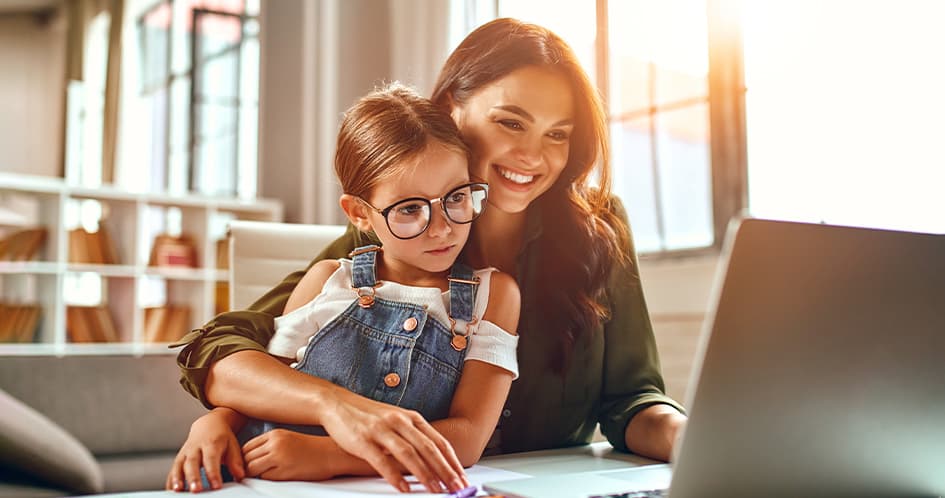 Motherhood Tips: क्या आप मां होने के साथ-साथ वर्किंग वुमेन भी हैं? ऐसे बैलेंस करें दोनों चीजों को