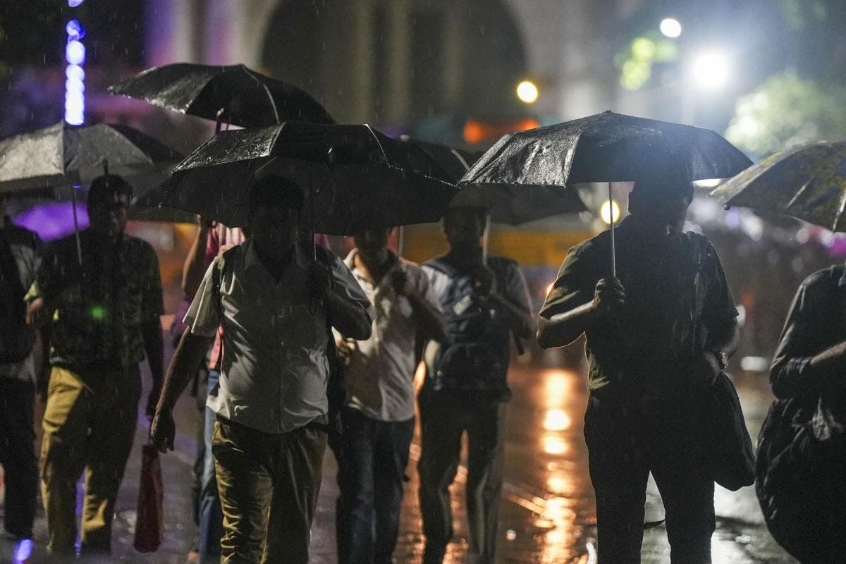 Mumbai Rain : मुंबई में भारी बारिश का अलर्ट, जमकर बरसेंगे बादल, स्कूल और कॉलेज बंद