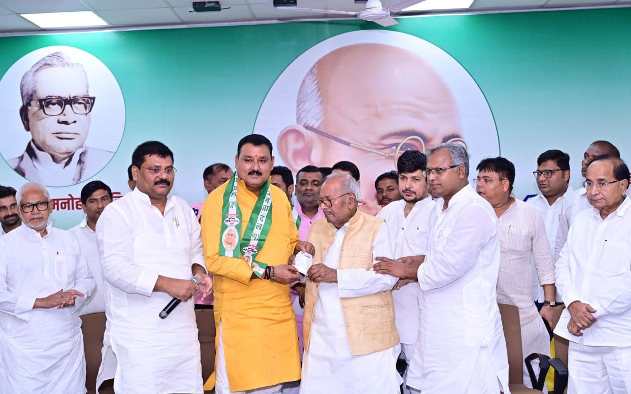 बिहार विधानसभा चुनाव से पहले चिराग पासवान को लगा बड़ा झटका, फिर JDU में लौटे नवल शर्मा