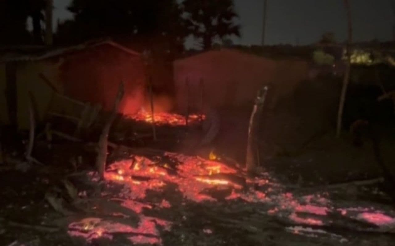 Bihar Crime News: नवादा के दलित बस्ती में दबंगो ने लगायी आग, सैंकड़ों परिवार हुए बेघर