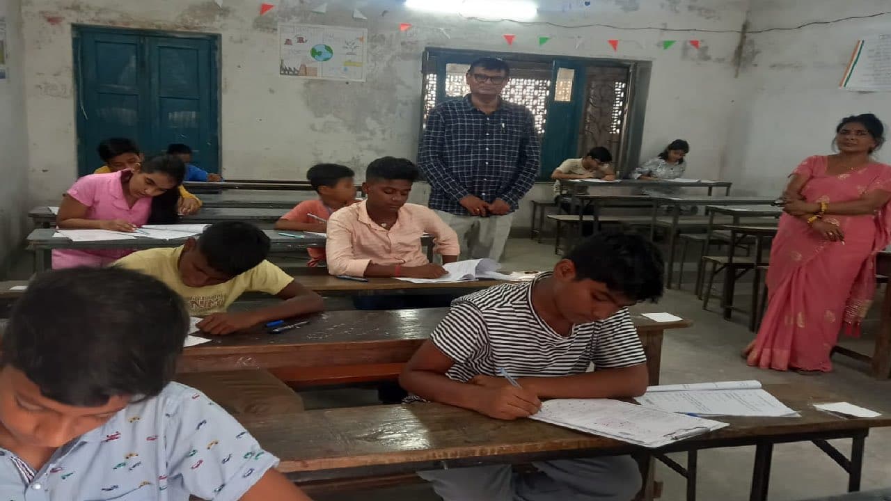 Muzaffarpur News: टैलेंट सर्च टेस्ट इन मैथेमेटिकल साइंसेज का हुआ आयोजन, सवालों ने किया परेशान