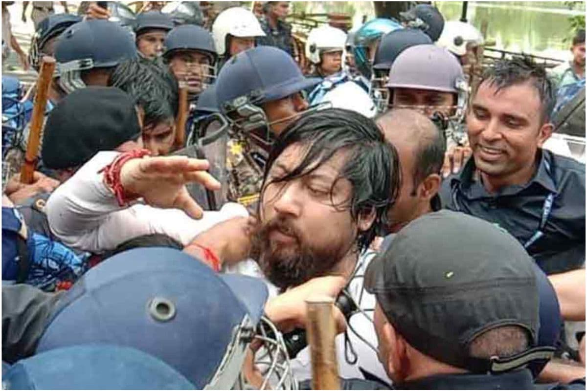 Kolkata Doctor Murder : डीएम कार्यालय में ईंट-पत्थर की बारिश, कूचबिहार में पुलिस-भाजपा  के बीच झड़प, निशित प्रमाणिक गिरफ्तार