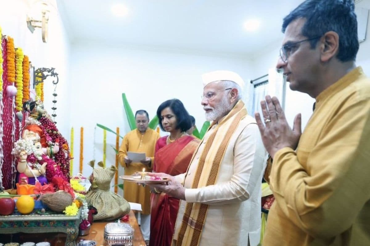 Narendra Modi: पीएम मोदी की CJI के घर गणेश पूजा पर विवाद, विपक्ष को बीजेपी का करारा जवाब