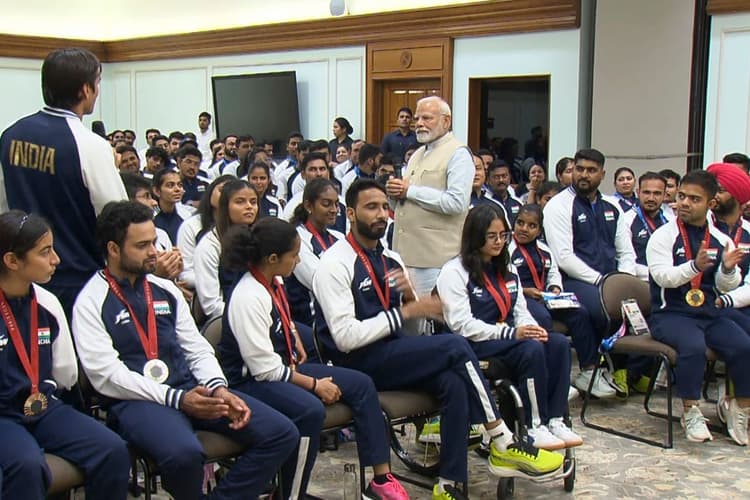 Paris Paralympics 2024: पीएम मोदी ने पैरालंपिक पदक विजेताओं से की मुलाकात, पेरिस में भारत ने रचा इतिहास
