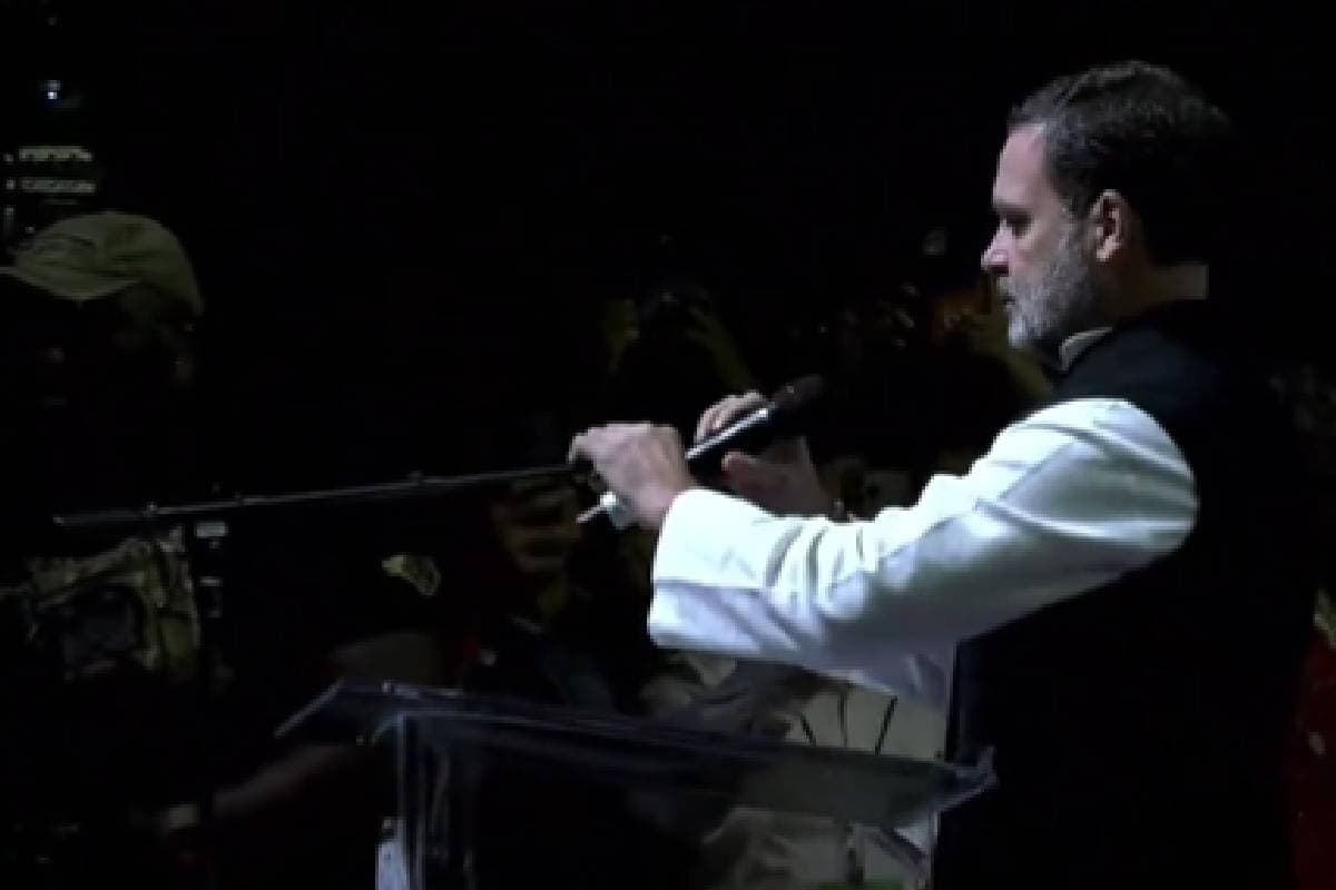 Rahul Gandhi in US : कुर्ता-पायजामा और काली बंडी पहन मंच पर पहुंचे राहुल गांधी, करने लगे माइक टेस्ट