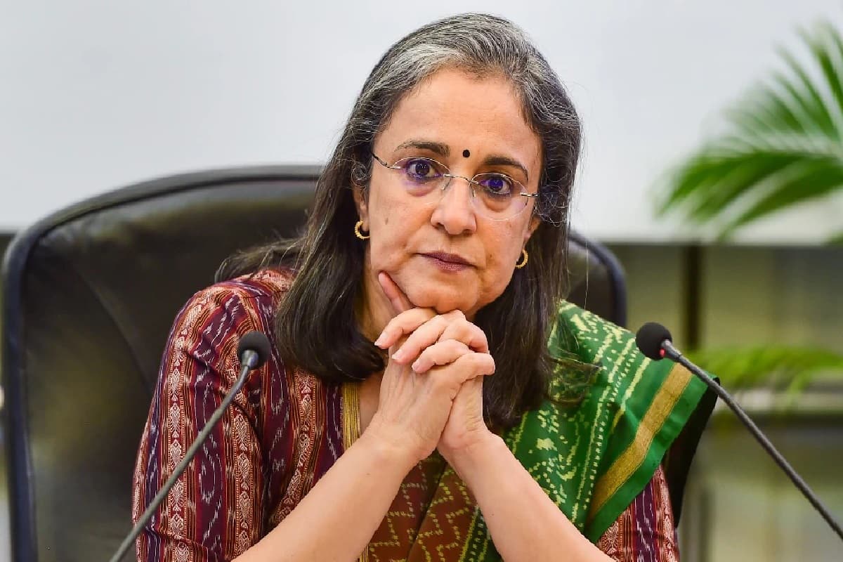 सेबी चीफ को फिर हड़का रही हिंडनबर्ग, चुप्पी पर उठाई सवाल