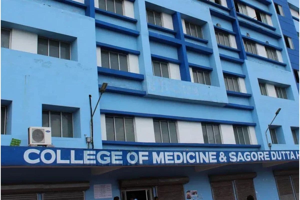 Bengal News : सागरदत्त अस्पताल में चिकित्सकों पर हुआ हमला, जूनियर डॉक्टर फिर गये हड़ताल पर