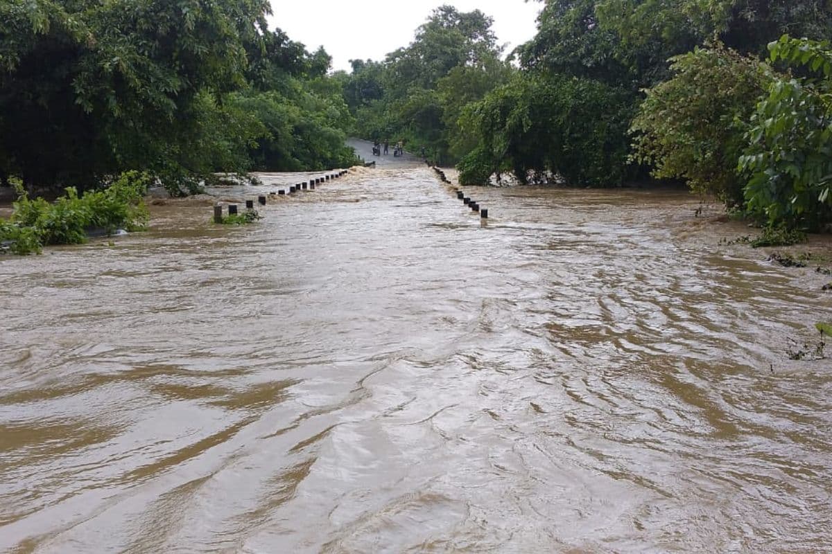 Heavy Rain: भारी बारिश से डूबा सातगुड़ुम पुल, झारखंड से पश्चिम बंगाल का कटा संपर्क