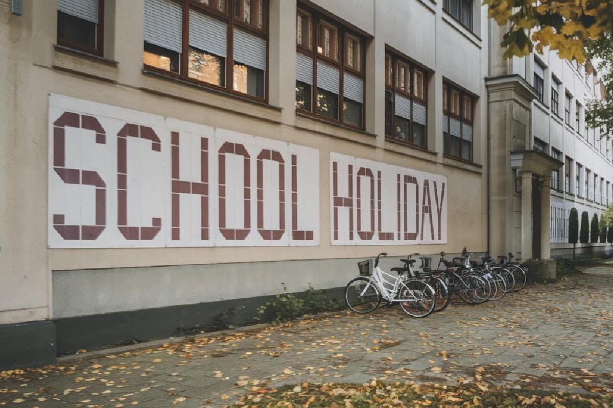 School Holiday : आज से चार दिन स्कूल बंद, जानें वजह