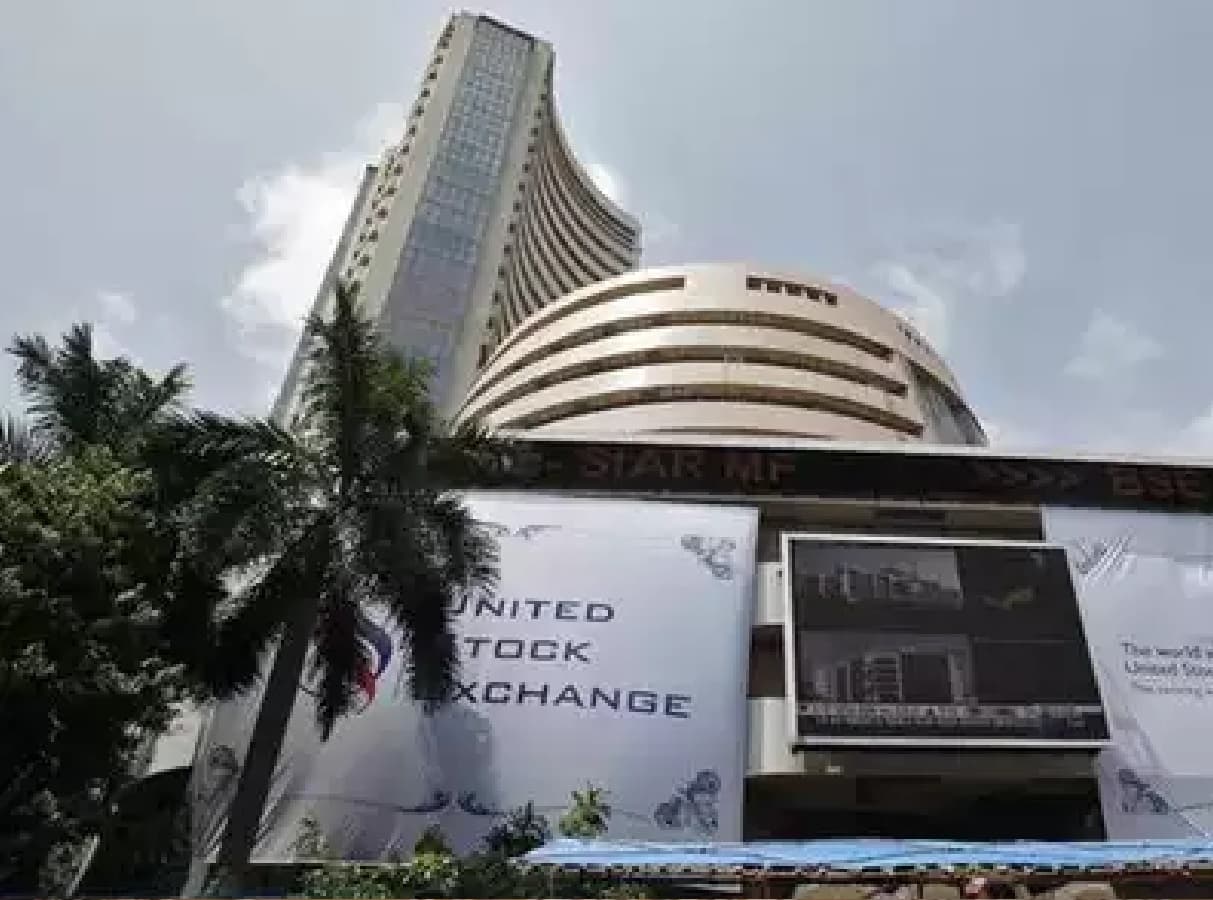 रॉकेट बना Sensex तो कई शेयरों ने बाजी मारी, जानें किस कंपनी का स्टॉक टॉप गेनर
