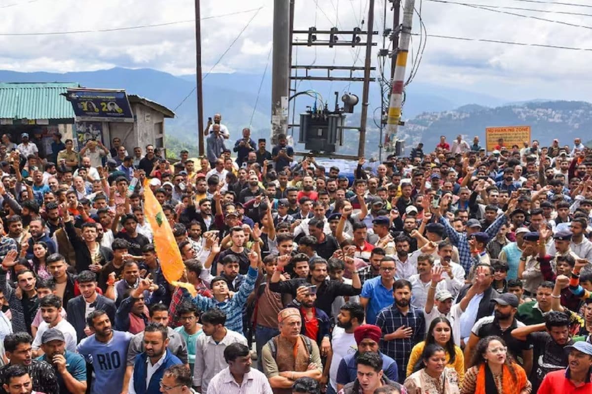 Shimla Masjid controversy: मस्जिद के खिलाफ शिमला में हिंदू संगठनों का भारी विरोध प्रदर्शन से बवाल, पुलिस ने भांजी लाठी