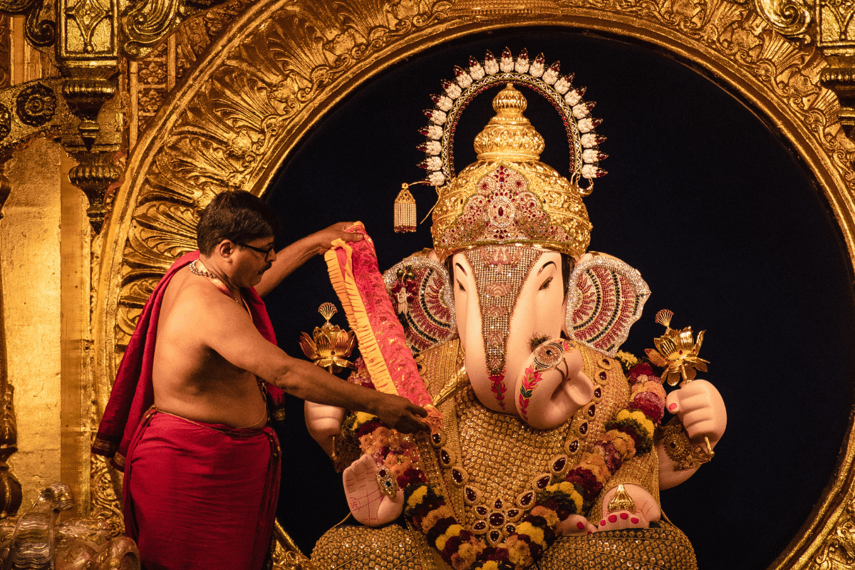 Lord Ganesha Idol: घर में ऐसे लगाएं भगवान गणेश की मूर्ति, मां लक्ष्मी और सफलता का मिलेगा आशीर्वाद