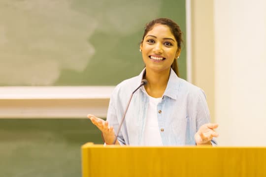 Teacher’s Day Speech: शिक्षक दिवस पर दें ये 2 मिनट की दमदार स्पीच, रुकेंगी नहीं तालियां
