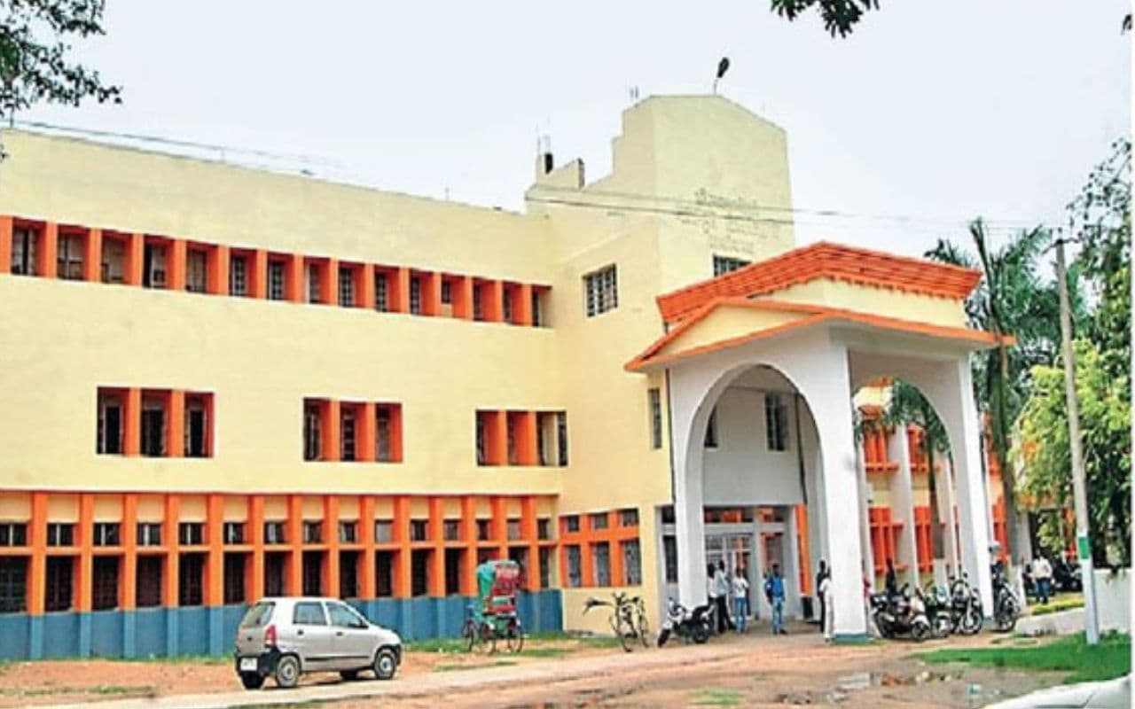 TMBU: शादी हुई और मां भी बन गई, लेकिन छात्रा को अब तक नहीं मिला बीएड का रिजल्ट