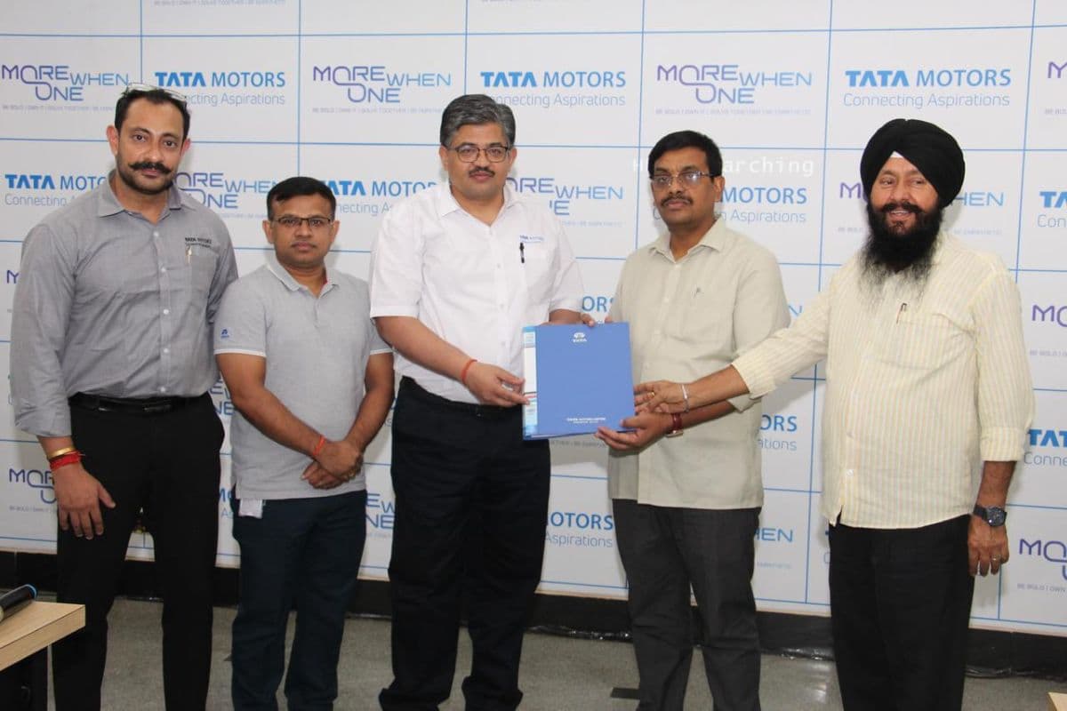 Tata Motors Bonus 2024: टाटा मोटर्स के कर्मचारियों को मिलेगा 11 फीसदी बोनस, अधिकतम 63, 872 रुपये