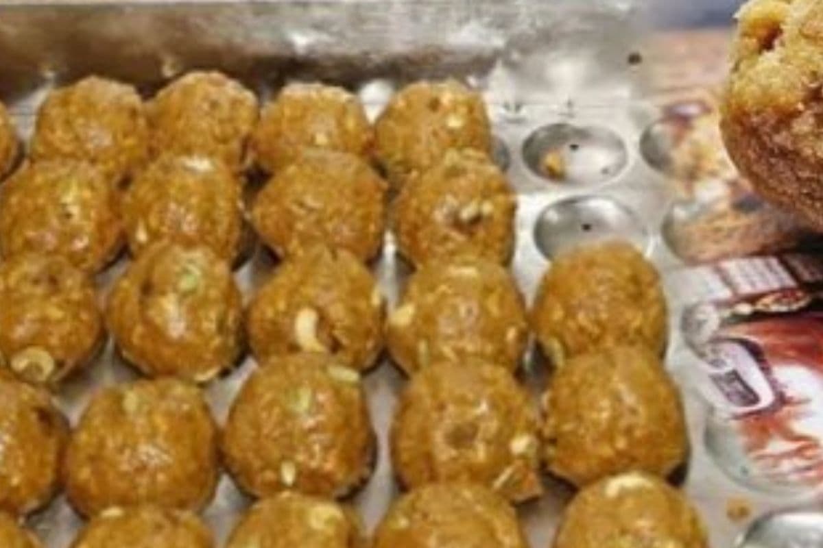 Tirupati Laddu Controversy: देश भर के मंदिरों में मिष्ठान प्रसाद लाने पर रोक, मथुरा में चढ़ाए जाएंगे पंचमेवा और मिश्री