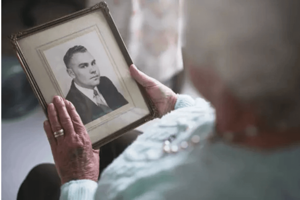 Pitru Paksha: पितृपक्ष में पितरों की तस्वीरें और पूजा, जानें सही विधियां और वास्तुशास्त्र के रहस्य