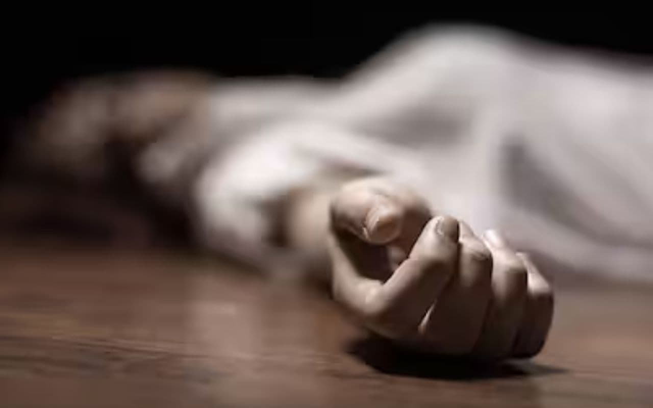 दो बच्चों की मां प्रेमी संग फरार, परिवार वालों ने पकड़ा तो उतारा मौत के घाट