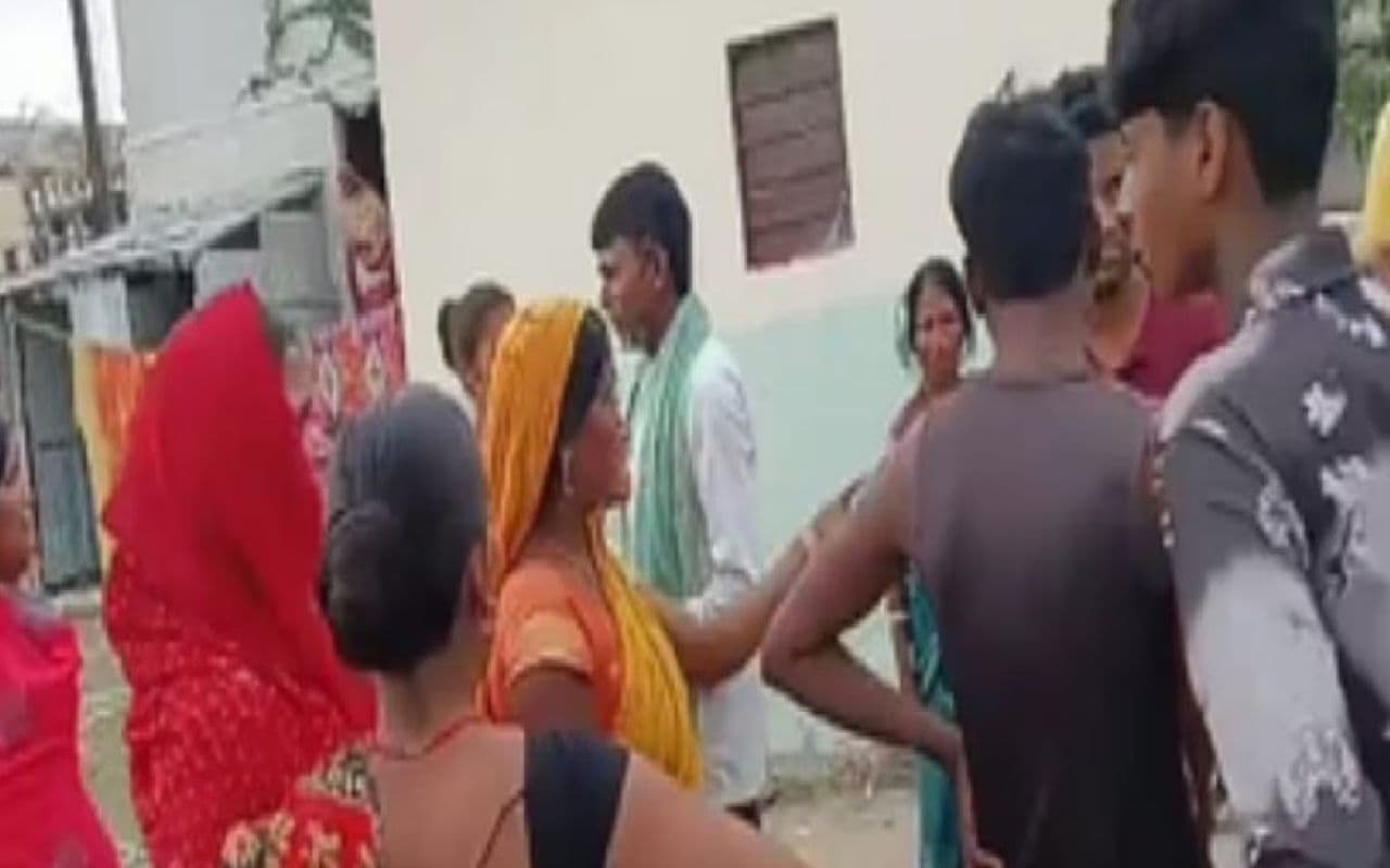 पति के दूसरे राज्य जाकर नौकरी करने के खिलाफ थी पत्नी, जहर खाकर दो बेटियों समेत दे दी जान  