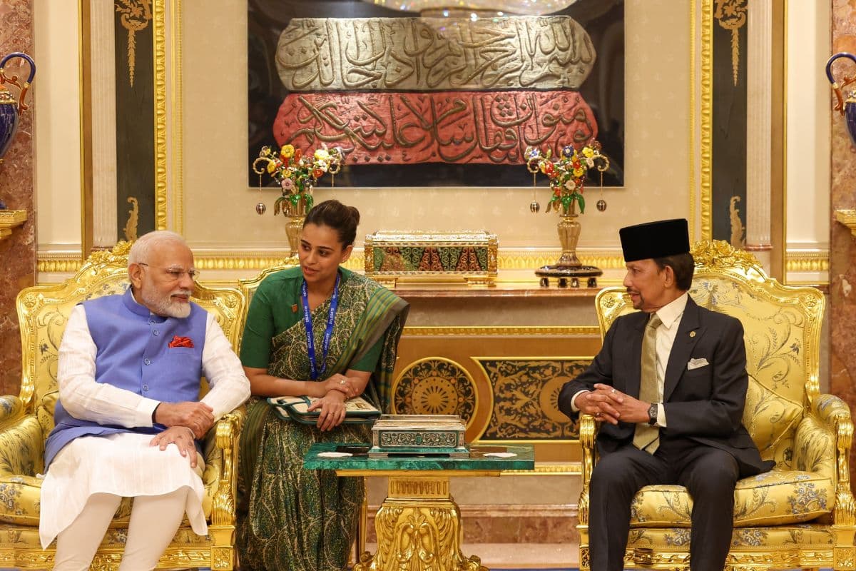 ब्रुनेई के सुल्तान से मिले PM Modi, कहा- एक-दूसरे की भावनाओं का करते हैं सम्मान