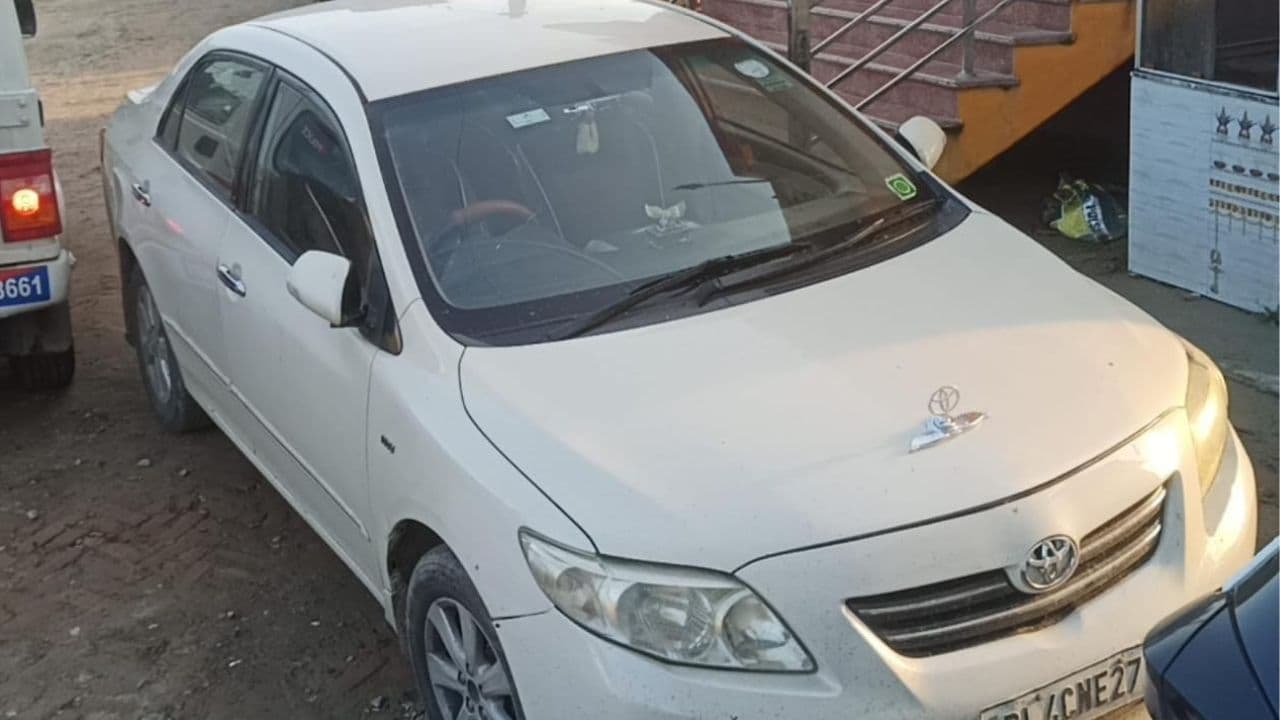 Bihar News: नेपाल से लक्जरी कार के तहखाना में छिपाकर ला रहा 10 किलो गांजा जब्त, तीन धंधेबाज गिरफ्तार