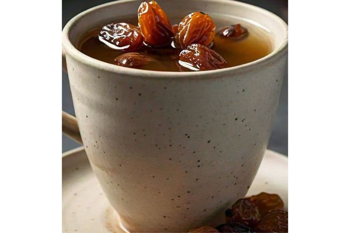 Raisins water benefits: किशमिश के पानी के स्वास्थ्य लाभ