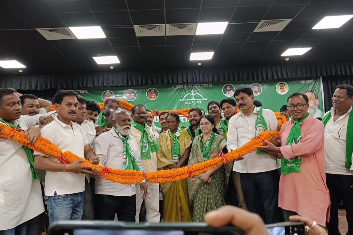 Jharkhand Politics: चंपाई सोरेन के गढ़ में गरजे मंत्री दीपक बिरुवा और रामदास सोरेन