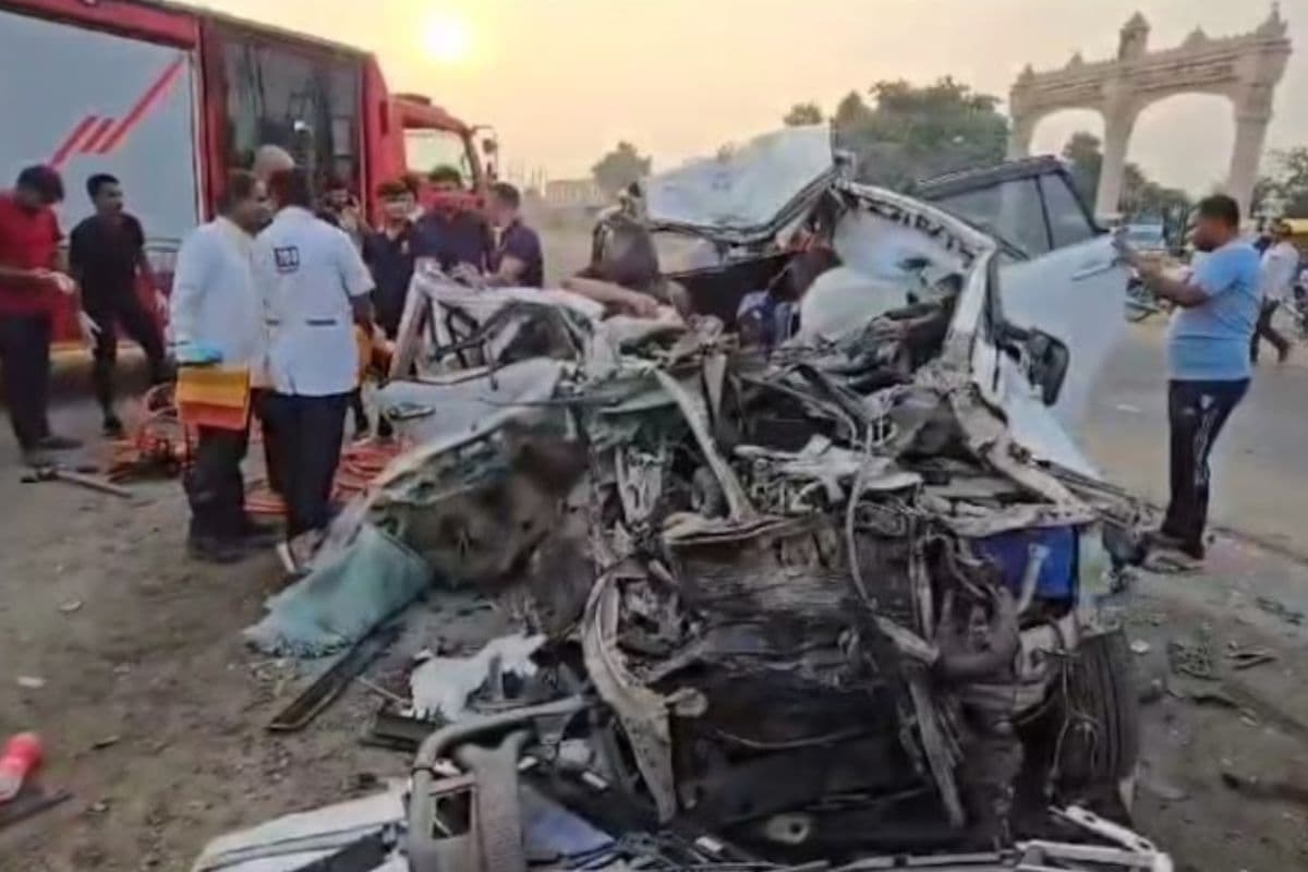Road Accident: गुजरात के साबरकांठा में भीषण सड़क हादसा, 7 लोगों की मौत, एक घायल