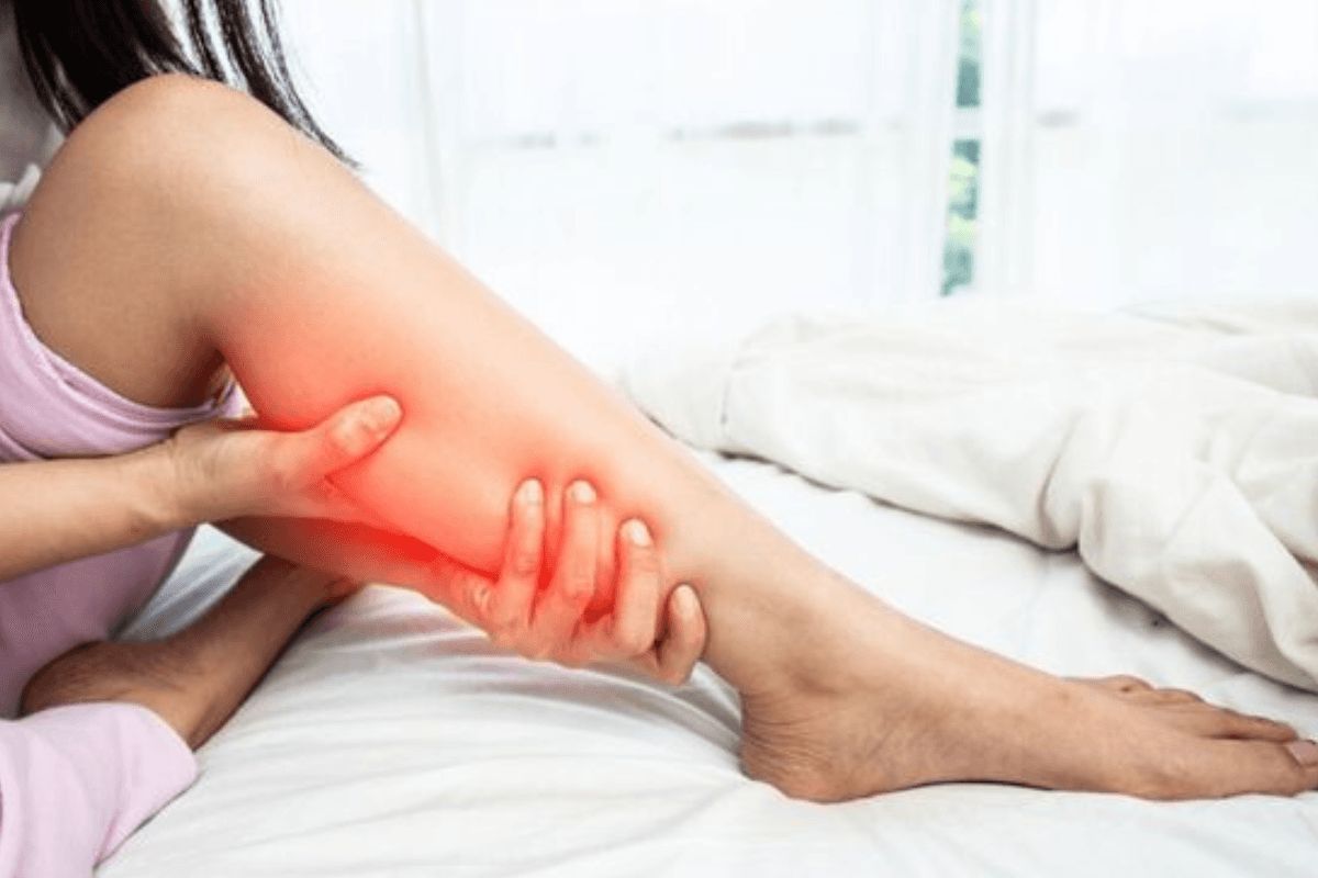 Restless Leg Syndrome: क्या आपको भी रात में होती है पैरों में बेचैनी, जानें इसके पीछे के कारण