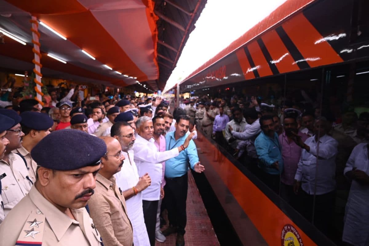 Vande Bharat Express: देवघर-वाराणसी वंदे भारत एक्सप्रेस से जुड़े दो ज्योतिर्लिंग, बाबा का दर्शन करना हुआ आसान