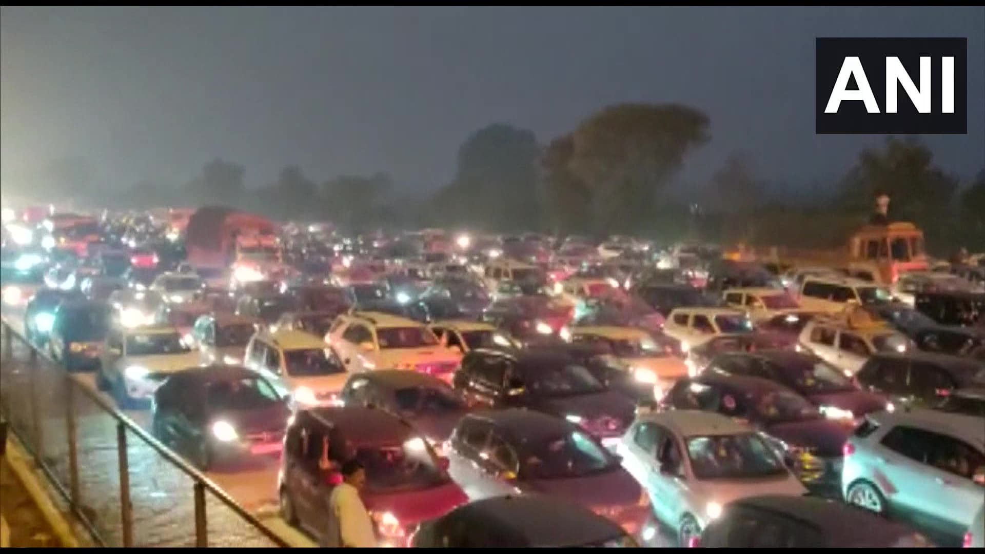 Yamuna Expressway Toll Tax: महंगा हुआ यमुना एक्सप्रेस वे पर सफर करना, अब इतना देना होगा टोल टैक्स