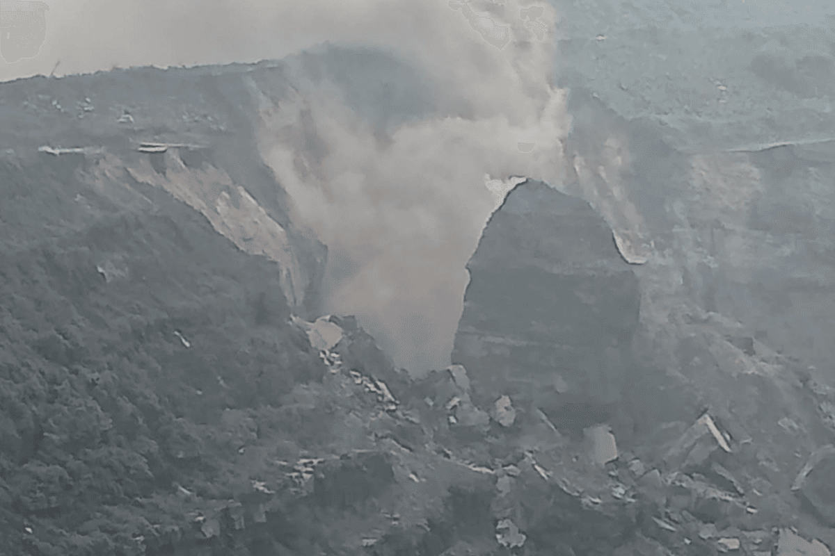 Land Slide In Dhanbad: तेज आवाज के साथ हुआ लैंड स्लाइड, शहर में छाया धूल का गुबार, मौके पर राहत बचाव की टीम पहुंची