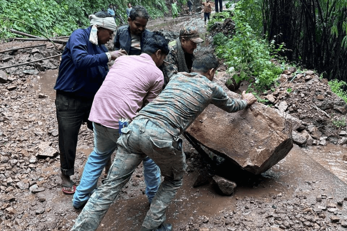 Jharkhand Landslide: मूसलाधार बारिश के कारण नेतरहाट घाटी में लैंड स्लाइड, 6 घंटे जाम रहा रांची रोड