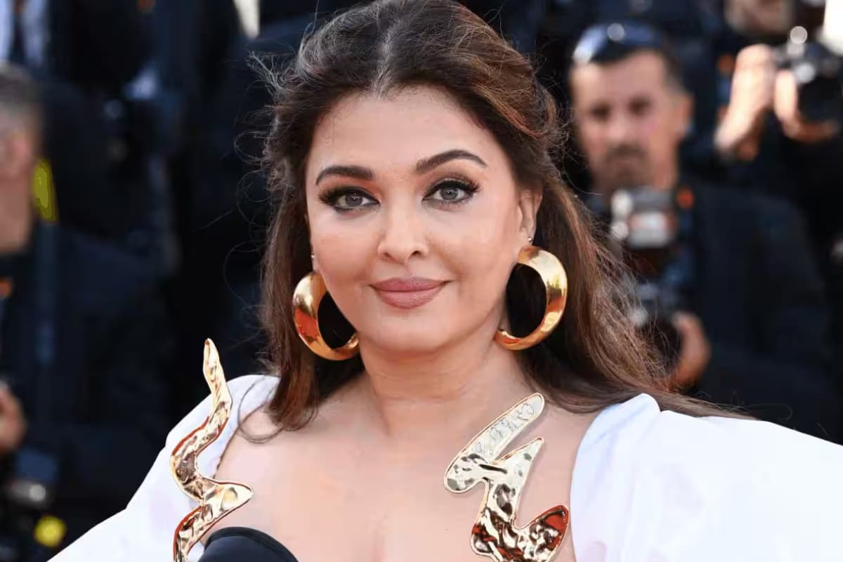 अभिषेक बच्चन संग तलाक की खबरों के बीच Aishwarya Rai ने फ्लॉन्ट की ये अनमोल चीज, देखें वीडियो