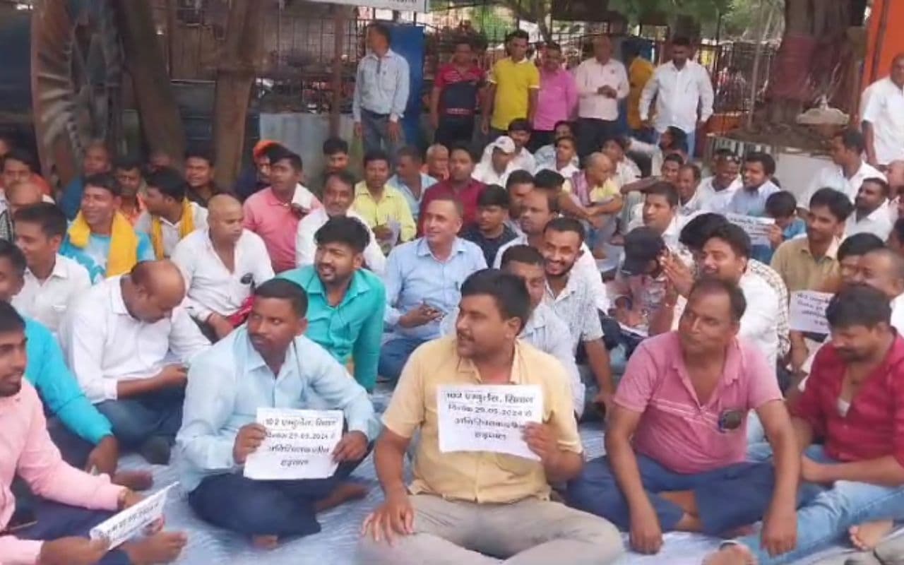 Bihar News: वेतन को लेकर सीवान में एंबुलेंस चालक हड़ताल पर, मरीजों के लिए बनी परेशानी