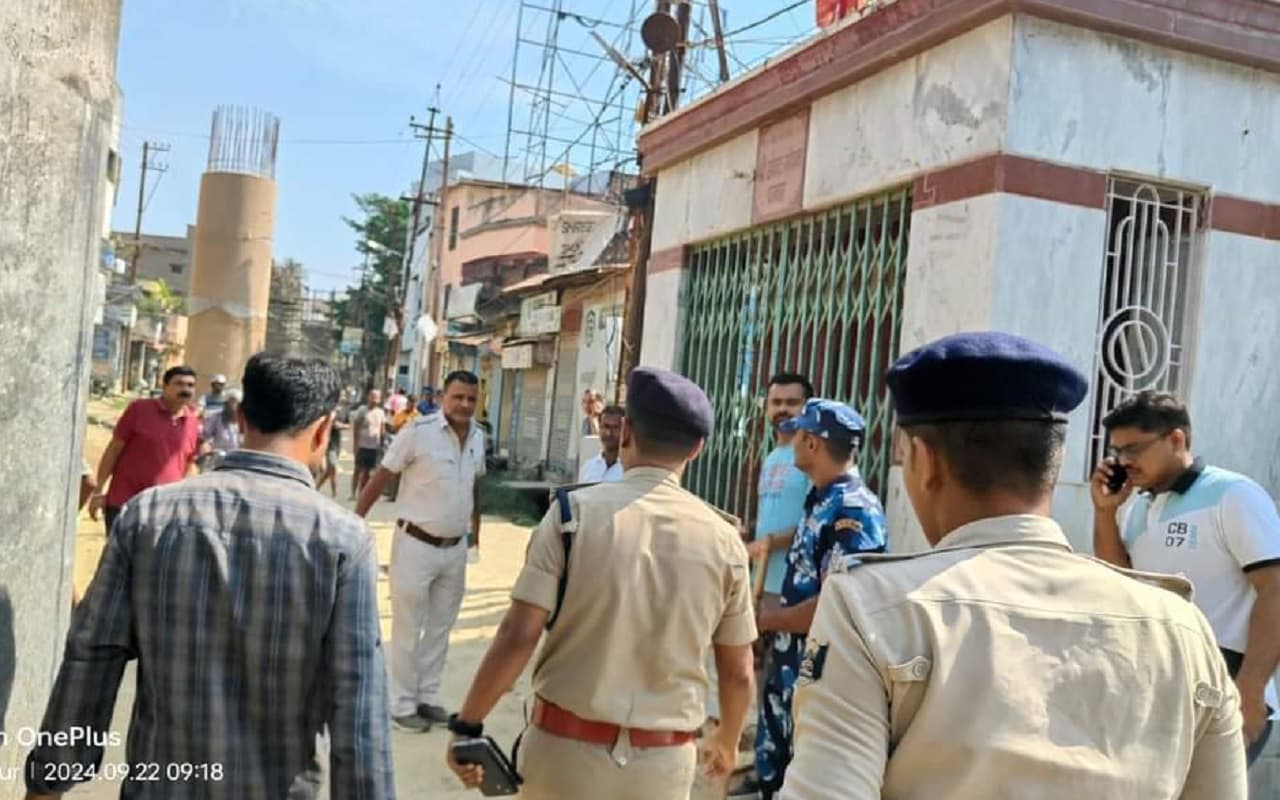 Bihar News: भागलपुर के धार्मिक स्थल में टूटी मिली प्रतिमा, इलाके में पुलिसबलों की हुई तैनाती