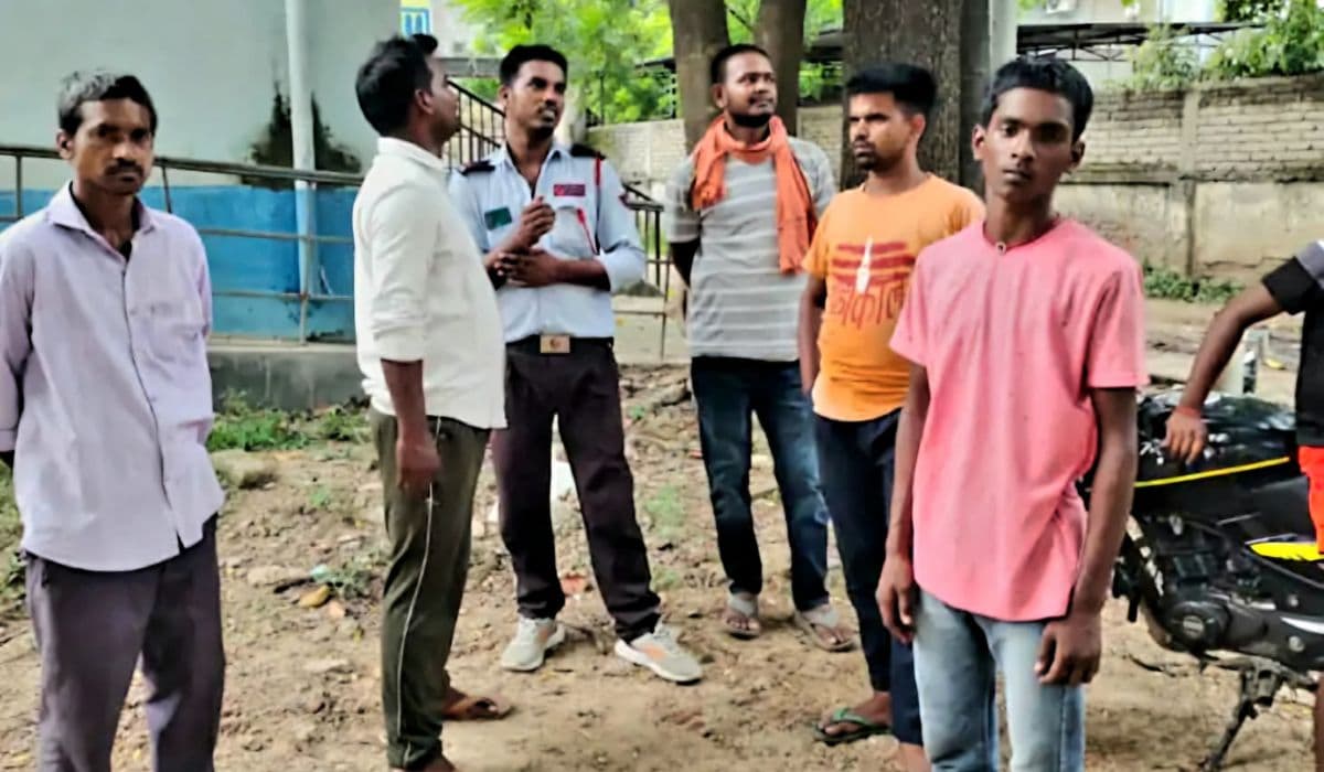 Bihar News: भोजपुर में ट्रेन से कटकर एक युवक की मौत, ट्रेन पर चढ़ने के दौरान हुआ हादसा…