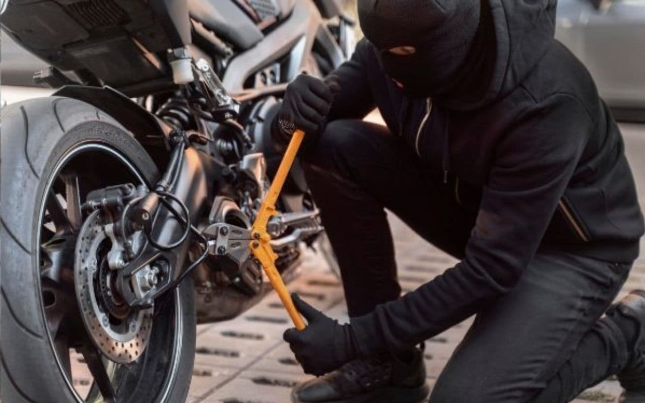 Bihar News: मुजफ्फरपुर में इंटरनेशनल बाइक चोर गिरोह का पर्दाफाश, हथियार के साथ 2 गिरफ्तार