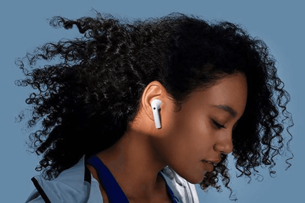 Bluetooth Earphone Precautions: कानों में ब्लूटूथ इयरफोन लगाते समय ध्यान रखें ये बातें